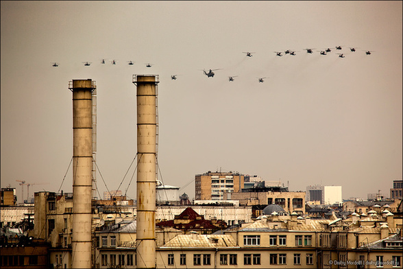 俄羅斯舉行空中閱兵預演 大批戰機飛過紅場上空(高清組圖)