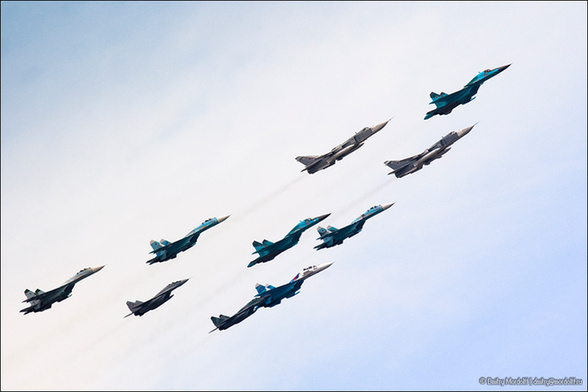 俄羅斯舉行空中閱兵預演 大批戰機飛過紅場上空(高清組圖)