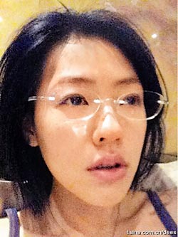 小S蹲馬桶看大S新片 自曝狂哭發素顏腫眼照