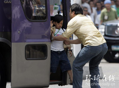圖：菲幼兒園負責人劫持34名兒童和教師
