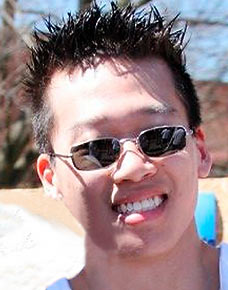 七旬教授堵槍眼 兩亞裔被冤枉 美槍擊案兇手父母受重壓