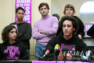 羅亞爾出奇招與貝魯辯論 帥氣長子為母拉票