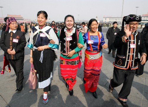 政協(xié)委員步入人民大會(huì)堂