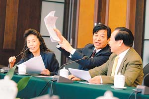 《人民日?qǐng)?bào)》 ：聚焦首個(gè)“議案日”