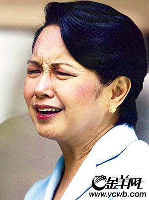 癥狀：老公香港“避難” 阿羅約不送行