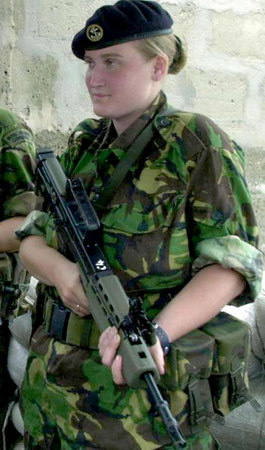 <FONT COLOR=#000000>在伊朗：女兵三書認錯與總統握手言謝</FONT>