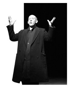 看獨角戲，聽英文，悟幽默