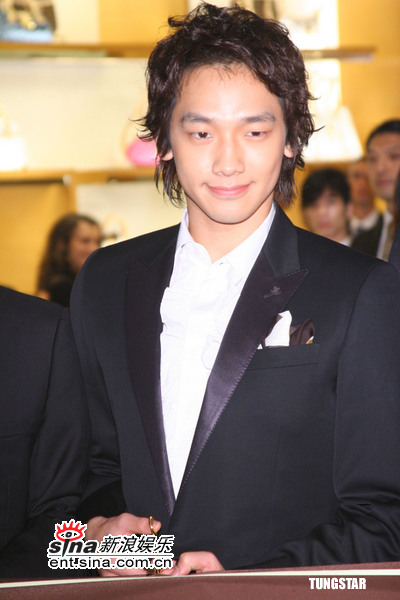 Rain亮相臺灣帶豪雨 瞇瞇眼魅力驚人(組圖)