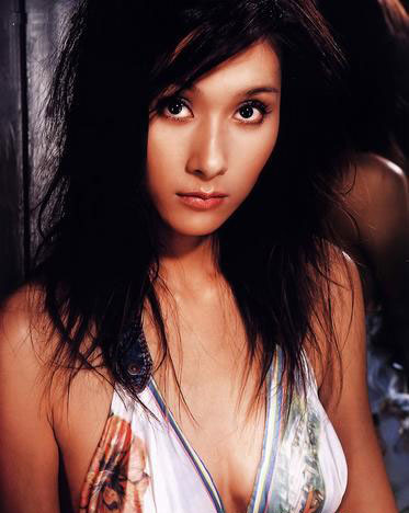 楊恭如寫真綻放冷艷風情(圖)