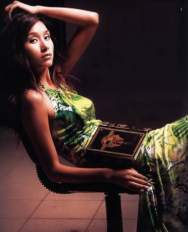 楊恭如寫真綻放冷艷風情(圖)