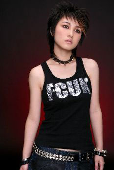 2006超女厲娜賺足高人氣(圖)