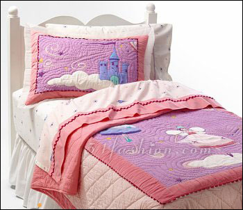 小公主甜美“夢鄉(xiāng)”