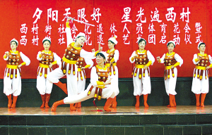 靚姨玩藝術歌舞松筋骨(圖)