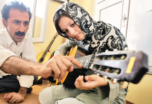 阿富汗出現第一所女子音樂學院(圖)