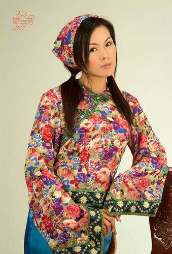 廖芬芳翻唱客家經(jīng)典山歌 弦樂(lè)演奏增色(組圖)