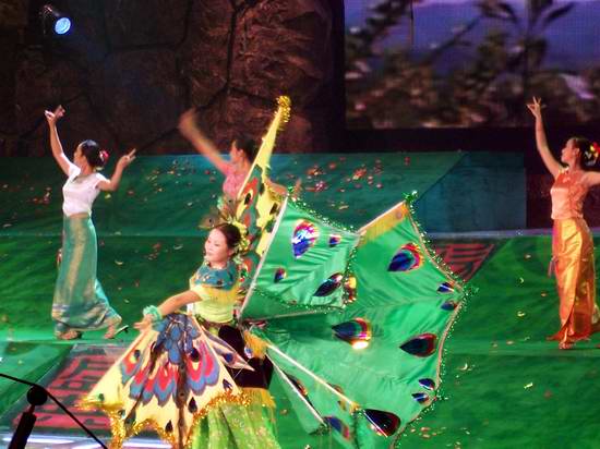 中國民族歌舞盛典隆重上演 民間藝術引轟動(圖)