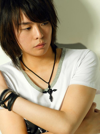 管維嘉推出首張專輯-《愛比雪更冷》(圖)