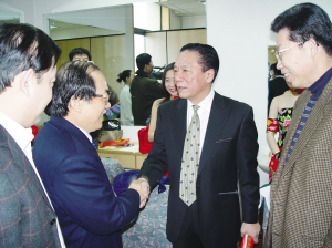 實地探訪生前工作地 講述最真實的侯耀文(圖) <br>