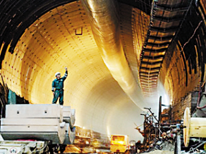 英吉利海峽隧道列車突然停駛 乘客被困海底6小時