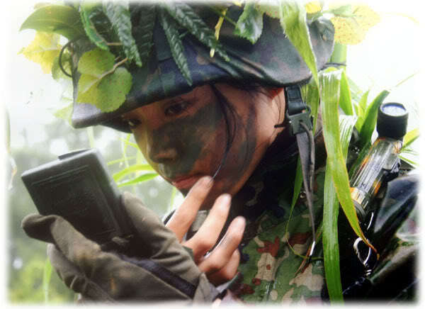 日本陸上自衛隊請模特拍宣傳海報提升形象