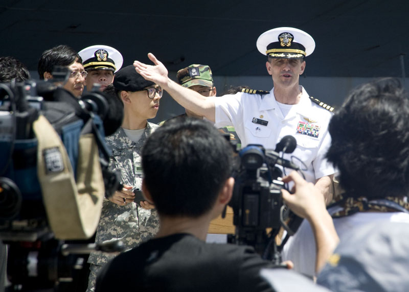 美“華盛頓”號航母抵韓 將參加聯合軍演