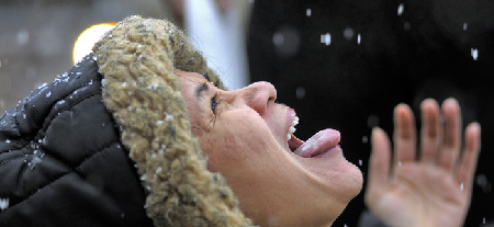 暴風雪襲擊美國多個地區 數百航班被迫取消