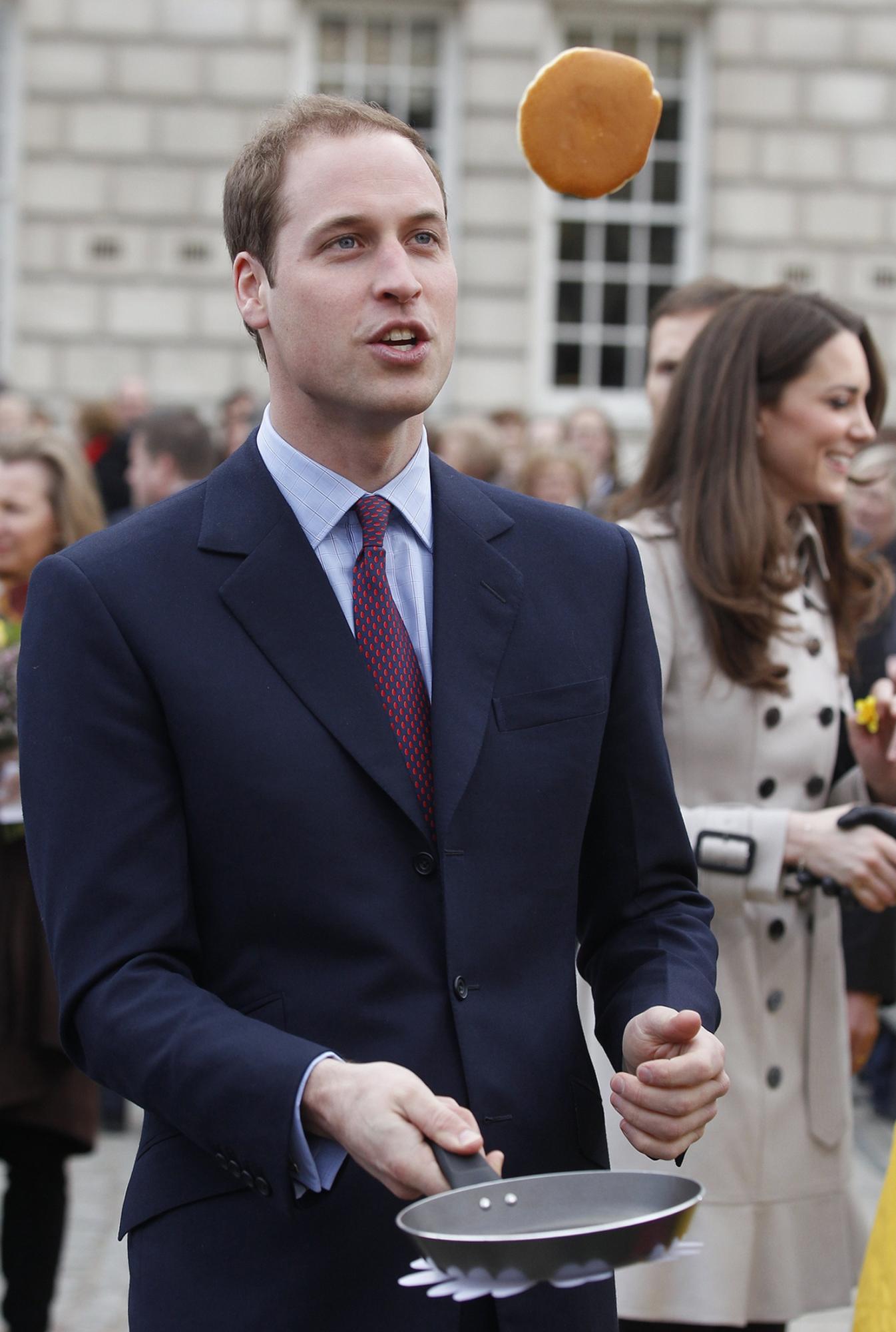 威廉、凱特北愛翻煎餅 王子將赴澳新慰問災民