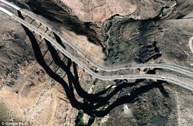 谷歌地球3D照片嚴(yán)重失真 金門大橋薄如紙片