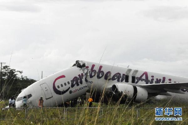 一客機在圭亞那降落時沖出跑道