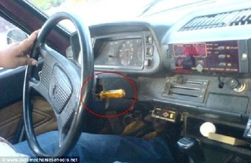 水管當(dāng)保險杠、插銷鎖車門 令人捧腹的汽車DIY改裝