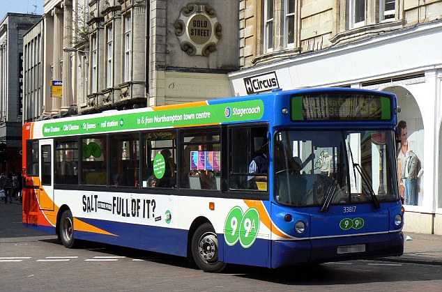 集體買彩票中3800萬(wàn)！英小鎮(zhèn)12名公交司機(jī)閃電辭職