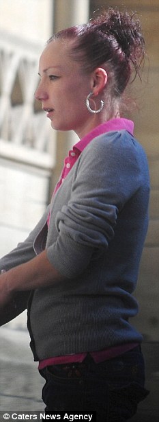 英一女子臥室內(nèi)種大麻 只為籌錢做隆胸手術