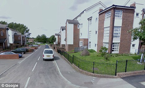 英一女子臥室內(nèi)種大麻 只為籌錢做隆胸手術