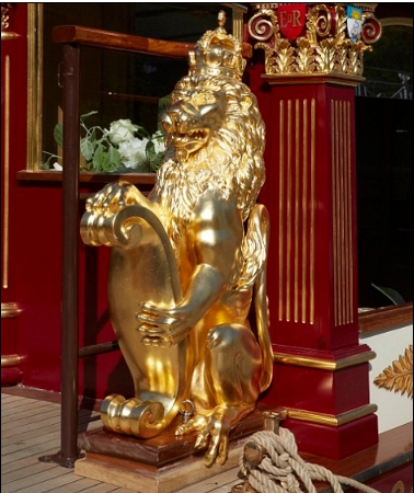 英國千船巡游 “榮光女王”號(hào)萬眾矚目