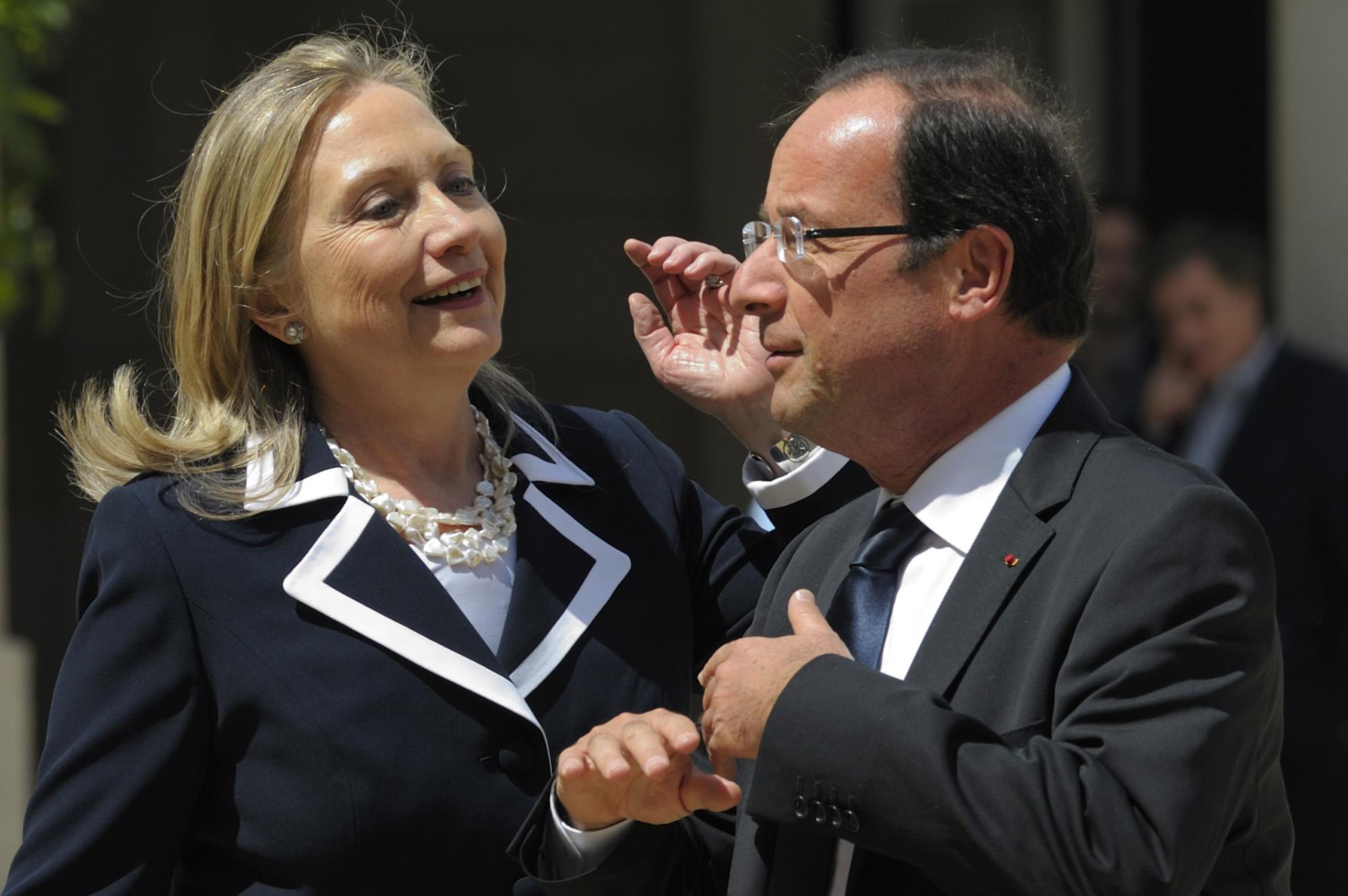 希拉里被指與奧朗德發(fā)展“關(guān)系特殊”