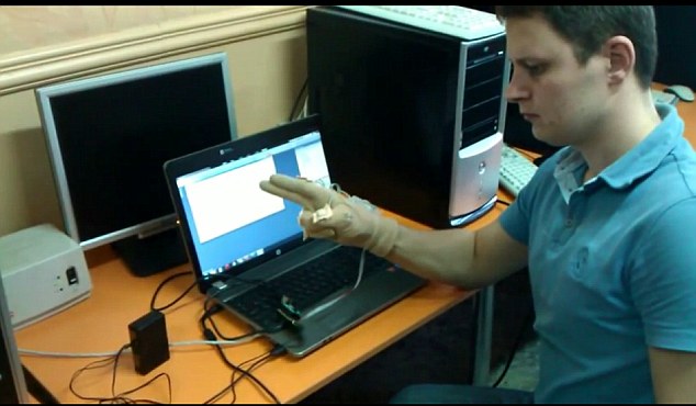 烏克蘭研究人員發明超級手套 不到500元能讓手勢變成語言