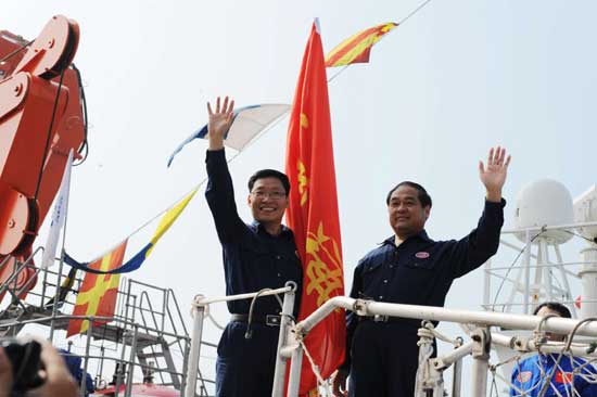 山東青島：“蛟龍”歸來(lái)