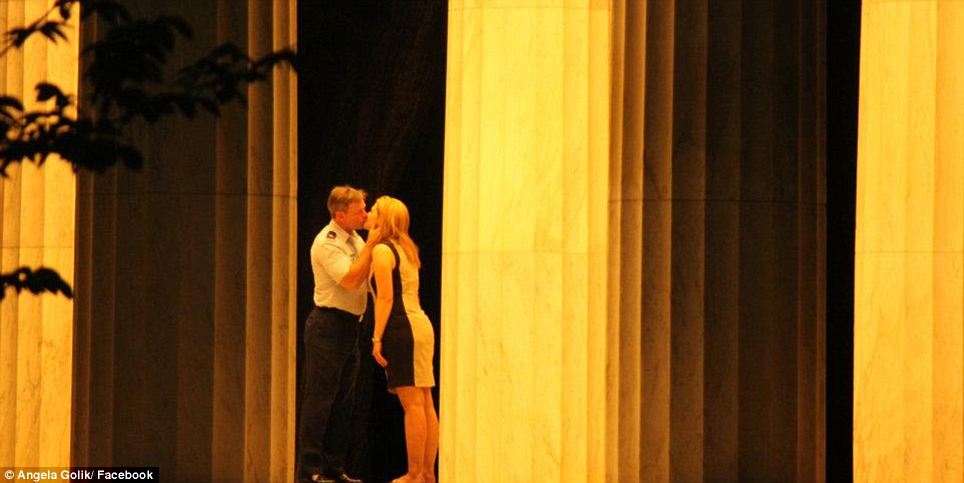 美攝影師偶拍軍人求婚溫情場面 發網絡視頻尋人引爭議