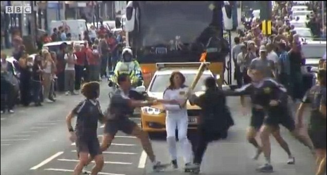 奧運火炬傳遞再遇搶奪事件 倫敦安保進入全面警戒狀態