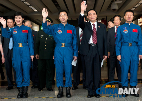 天宮一號與神舟九號載人交會對接任務代表團抵港