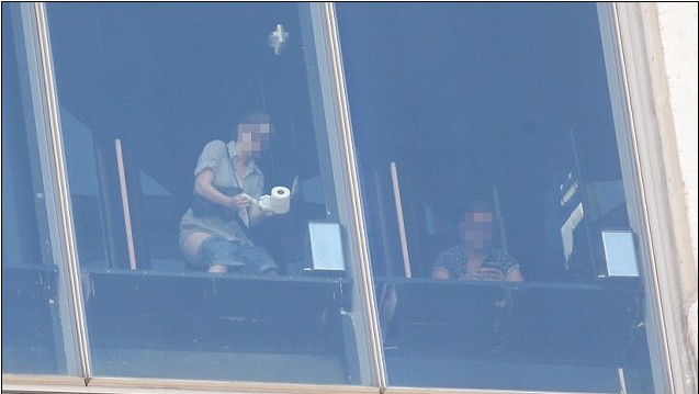 美國標(biāo)新立異酒店又玩“透明” 玻璃墻令客人如廁一覽無余