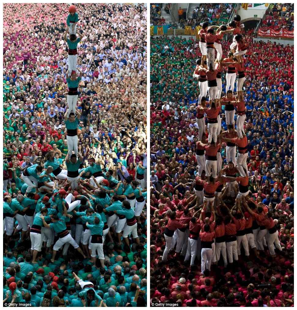 西班牙“疊人塔”大賽火爆上演 數千人斗牛場觀戰