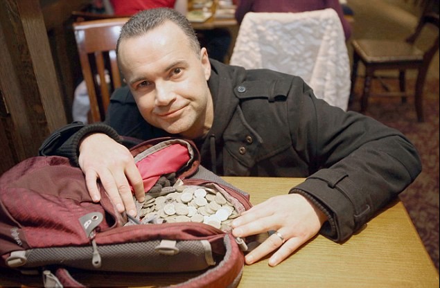 英男子靠玩競猜游戲年入60萬 抱怨太費腦子希望“轉行”