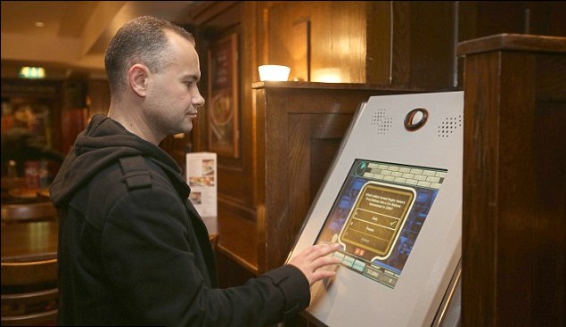 英男子靠玩競猜游戲年入60萬 抱怨太費腦子希望“轉行”