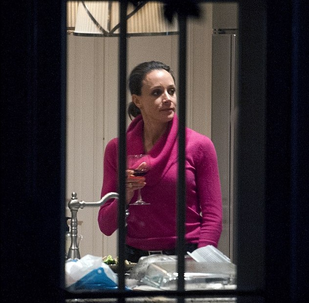 奧巴馬稱(chēng)婚外情丑聞未致機(jī)密外泄 “小三”或被刑訴