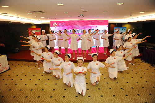 崔郁等10人當選受百姓喜愛白衣天使 用愛托起新生命