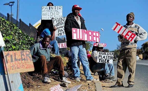 南非3.4萬人爭當(dāng)“輔警” 烈日下測(cè)體能致7人喪命