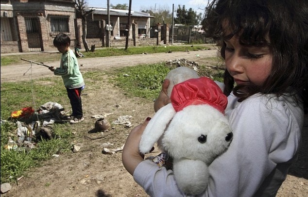 出生就陪母親坐牢 阿根廷監獄無辜孩子境遇令人心酸