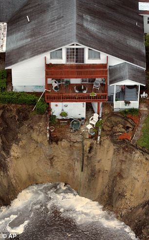美佛羅里達州再現(xiàn)“天坑” 男子熟睡中被“吞噬”恐已喪生