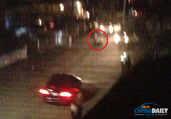 美居民拍下驚心動魄槍戰(zhàn) 爆炸案兩嫌犯與警方最后一搏